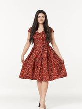 Laden Sie das Bild in den Galerie-Viewer, Swingkleid Esh Midi, bordeaux
