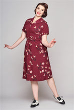 Laden Sie das Bild in den Galerie-Viewer, Kleid Alberta Lillies, Weinrot