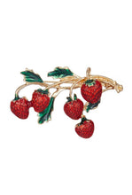 Laden Sie das Bild in den Galerie-Viewer, Quintina Brosche mit Erdbeeren, Emaille