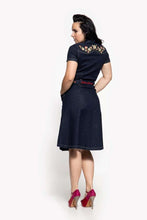 Laden Sie das Bild in den Galerie-Viewer, Jeans Swingdress Rosen, Denim