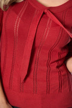Laden Sie das Bild in den Galerie-Viewer, Feinstrick- Pulli, Belle Bow Pointelle, Rostrot