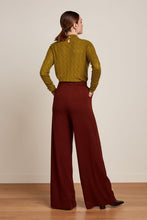 Laden Sie das Bild in den Galerie-Viewer, Bundfaltenhose Fintan Milano, Sandelholz Braun