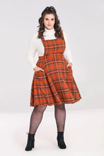 Laden Sie das Bild in den Galerie-Viewer, Latzrock Tawny, Braun, Plus Size