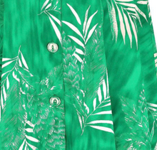 Laden Sie das Bild in den Galerie-Viewer, Rock Beverly Button Front, Grün