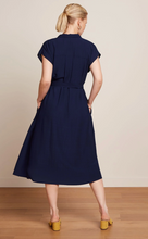 Laden Sie das Bild in den Galerie-Viewer, Kleid Amy Tortoise, Navy, Plus Size