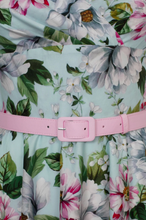 Laden Sie das Bild in den Galerie-Viewer, Swingkleid Rina , Blumenmuster in Pastellfarben