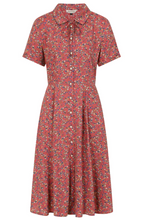 Laden Sie das Bild in den Galerie-Viewer, Kleid Chloe Spring Flowers 40's, Koralle