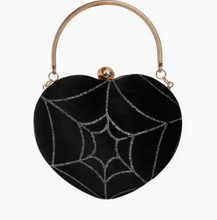 Laden Sie das Bild in den Galerie-Viewer, Handtasche Lou, Herzförmig-Samt, Schwarz