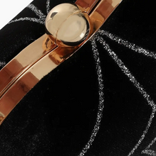 Laden Sie das Bild in den Galerie-Viewer, Handtasche Lou, Herzförmig-Samt, Schwarz