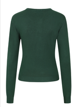 Laden Sie das Bild in den Galerie-Viewer, Cardigan Woodland Mushroom mit Waschbär-Pilz-Stickerrei, Flaschengrün