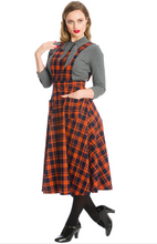 Laden Sie das Bild in den Galerie-Viewer, Latzrock Miss Spook Check Pinaford, Orange