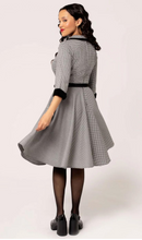 Laden Sie das Bild in den Galerie-Viewer, Swingkleid Teddy ,Houndstooth Schwarz/Weiß