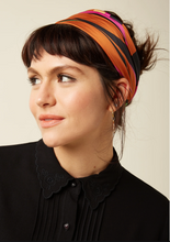 Laden Sie das Bild in den Galerie-Viewer, Vintage Bluse Alicia Etha,Schwarz