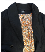Laden Sie das Bild in den Galerie-Viewer, Vintage Mantel Leopard Lady mit 30% Wolle, Innenfutter in Leo, Schwarz