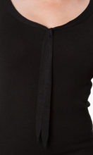 Laden Sie das Bild in den Galerie-Viewer, Feinstrick-Pulli Pretty Illusion, Schwarz