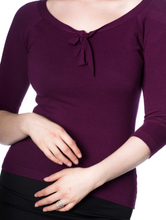 Laden Sie das Bild in den Galerie-Viewer, Feinstrick-Pulli Pretty Illusion, Aubergine