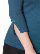 Laden Sie das Bild in den Galerie-Viewer, Feinstrick-Pullover Addicted, Petrolblau