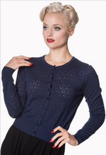 Laden Sie das Bild in den Galerie-Viewer, Cardigan Watch Out mit Lochmuster, Nachtblau