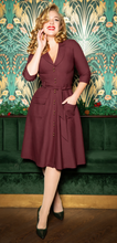 Laden Sie das Bild in den Galerie-Viewer, Swingkleid Giselle mit Gürtel und Frontknopfleiste, Rostrot