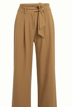 Laden Sie das Bild in den Galerie-Viewer, High-Waist Hose mit Bindegürtel, Ava Pants Tuillerie, Camel , Plus Size