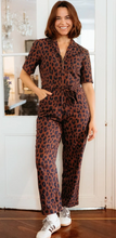 Laden Sie das Bild in den Galerie-Viewer, Jumpsuit, Meredith Boilersuit, Braun-Navy