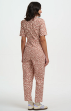 Laden Sie das Bild in den Galerie-Viewer, Einteiler, Meredith Boilersuit Classic Leopard, Rosa-Braun