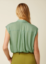 Laden Sie das Bild in den Galerie-Viewer, Vintage Bluse Amy Capo 40's, Minty Meadow