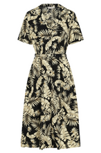 Laden Sie das Bild in den Galerie-Viewer, Swingkleid Yvette 40's mit Palmenblättermotiv, Creme-Schwarz, Plus Size