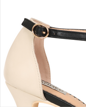 Laden Sie das Bild in den Galerie-Viewer, Vintage Schuh April Dazzle, Creme