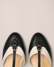 Laden Sie das Bild in den Galerie-Viewer, Parisienne T-Strap Schuhe, Schwarz-Weiß