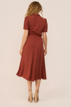 Laden Sie das Bild in den Galerie-Viewer, Kleid Revers Leinen-Midikleid, 40's in Terracotta, Plus Size