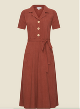 Laden Sie das Bild in den Galerie-Viewer, Kleid Revers Leinen-Midikleid, 40's in Terracotta, Plus Size