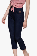 Laden Sie das Bild in den Galerie-Viewer, Capri Jeans 'Joan' , Denim