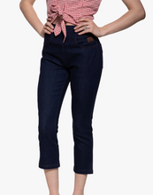 Laden Sie das Bild in den Galerie-Viewer, Capri Jeans 'Joan' , Denim