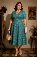 Laden Sie das Bild in den Galerie-Viewer, Swingkleid Julia 40's Teekleid, Blaugrün, Plus Size