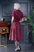 Laden Sie das Bild in den Galerie-Viewer, Swingkleid Hannah Holiday, Rote-Karomuster Plus Size