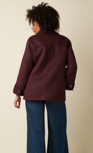 Laden Sie das Bild in den Galerie-Viewer, Kurz-Mantel Arina aus Wollmix, Porto Red