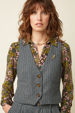 Laden Sie das Bild in den Galerie-Viewer, Weste, Cissy Gilet Brando Stripe – Grey Melange