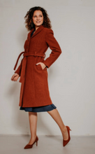 Laden Sie das Bild in den Galerie-Viewer, Wollmantel Dahlia Coat Boiled Wool – Terra