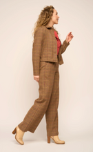 Laden Sie das Bild in den Galerie-Viewer, Cecil Jacket Tartan Tweed Caramel