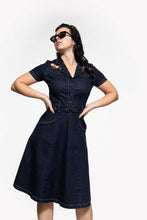 Laden Sie das Bild in den Galerie-Viewer, Jeans Swingdress Rosen, Denim