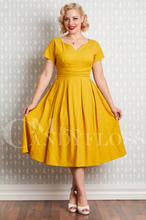 Laden Sie das Bild in den Galerie-Viewer, Swingkleid Svea-Tuscany, gelb