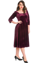 Laden Sie das Bild in den Galerie-Viewer, Samtkleid The Holiday, Bordeaux