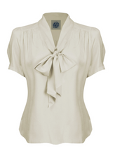Laden Sie das Bild in den Galerie-Viewer, Bluse Pussy Bow, ivory