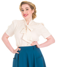 Laden Sie das Bild in den Galerie-Viewer, Bluse Pussy Bow, ivory