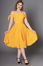 Laden Sie das Bild in den Galerie-Viewer, Swingkleid Taylor Off‑Shoulder, Gelb-Polka