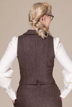 Laden Sie das Bild in den Galerie-Viewer, Weste The Watchmaker&#39;s Waistcoat, Braun, Plus Size
