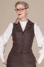 Laden Sie das Bild in den Galerie-Viewer, Weste The Watchmaker&#39;s Waistcoat, Braun, Plus Size
