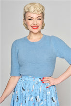 Laden Sie das Bild in den Galerie-Viewer, Chrissie Fluffy Knitted Top, Hellblau
