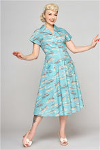 Laden Sie das Bild in den Galerie-Viewer, Liza Brighton Postcard Swing Dress, hellblau
